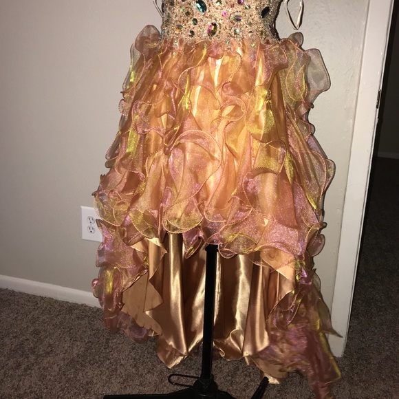 BEAUTIFUL GOLD DRESS - Picture 2 of 5